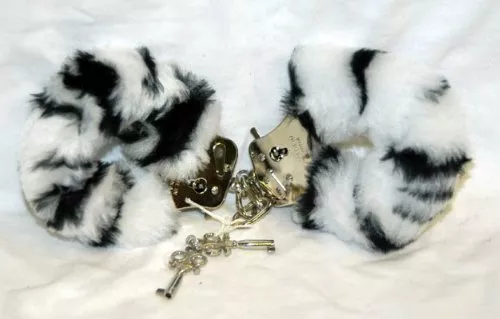 Zebra Fur – Handcuffs